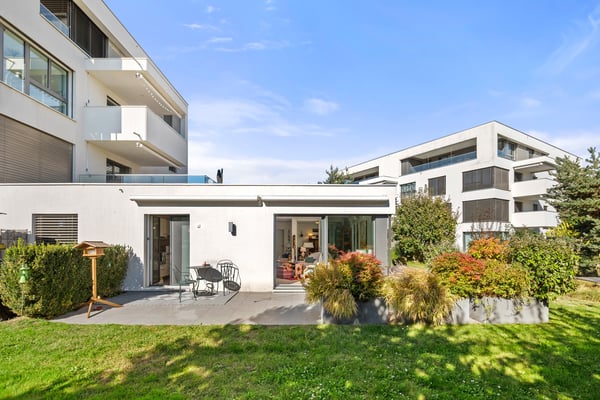 Élégant appartement sur deux niveaux avec jardin privatif arboré 1