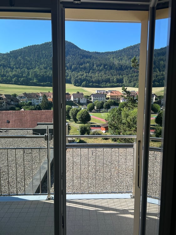 Charmant appartement de 2,5 pièces avec balcon à Vallorbe 1