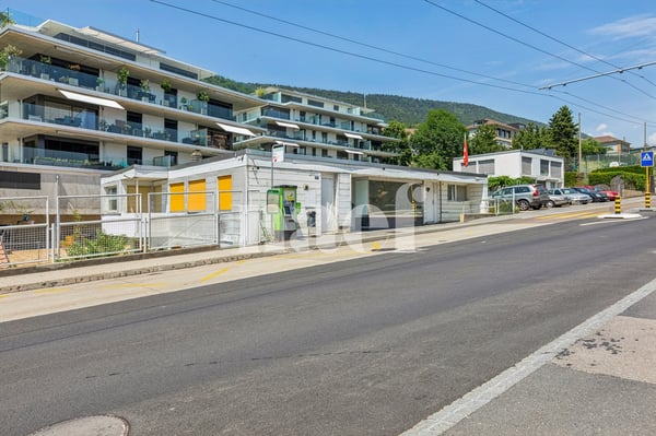Immeuble mixte à l'Est de la ville. 1