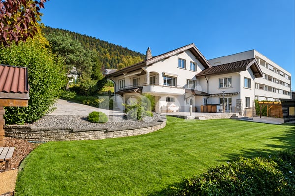 Villa individuelle cossue de 6,5 pièces avec dépendances 1