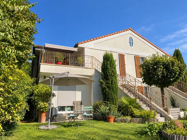 Maison mitoyenne de 5.5 pièces avec dépendances 1