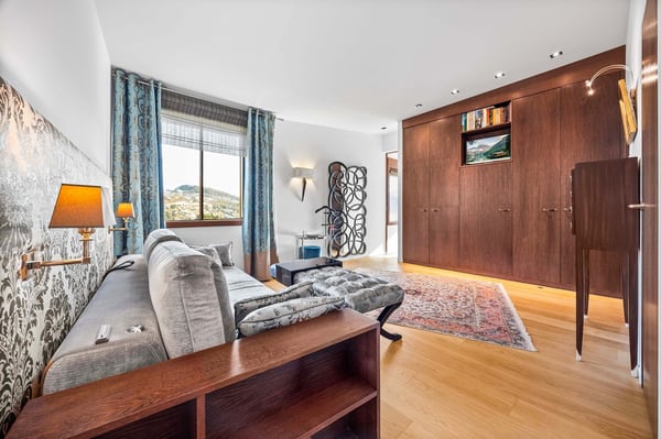 Attique contemporain avec panorama spectaculaire 8
