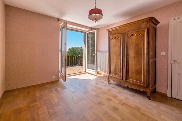 Villa familiale au fort potentiel dans un environnement privilégié 10