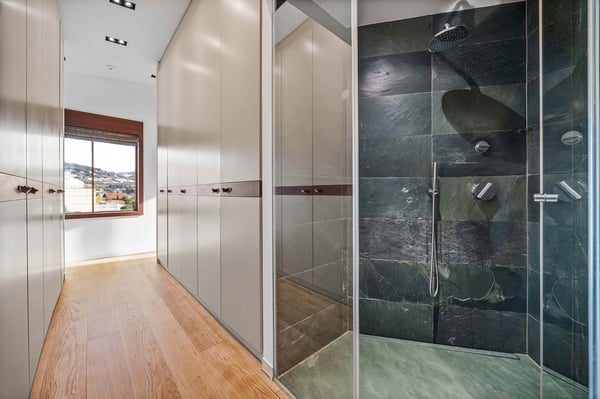 Attique contemporain avec panorama spectaculaire 8