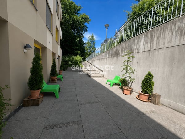 Généreuse surface pour profession médicale ou bureaux - ~164 m² 3