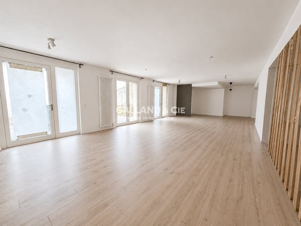 Généreuse surface pour profession médicale ou bureaux - ~164 m²