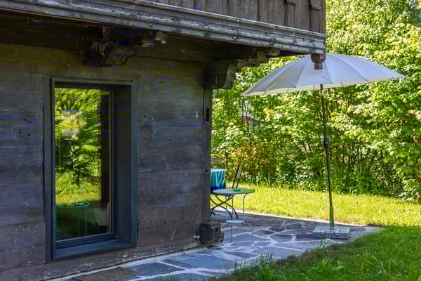 Propriété de caractère : grenier rénové avec jardin arboré 1