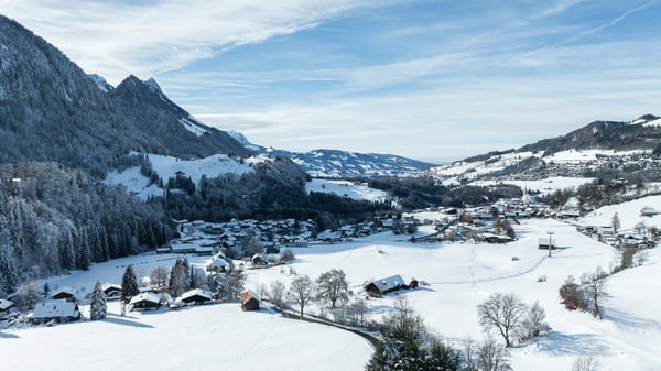 Projet neuf de standing : la beauté préalpine au soleil couchant 3