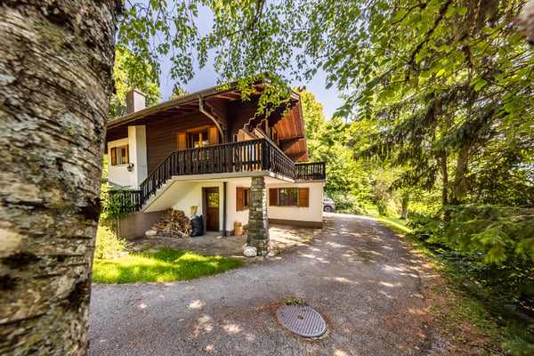 Chalet dans un écrin de verdure : situation et terrain d'exception 3