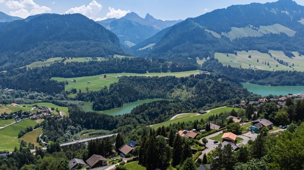 Opportunité exclusive : chalet neuf en madrier avec vue dégagée 7