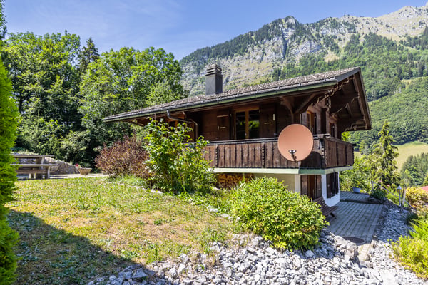Vivre au rythme de la nature : chalet de 4½ pièces au calme et avec