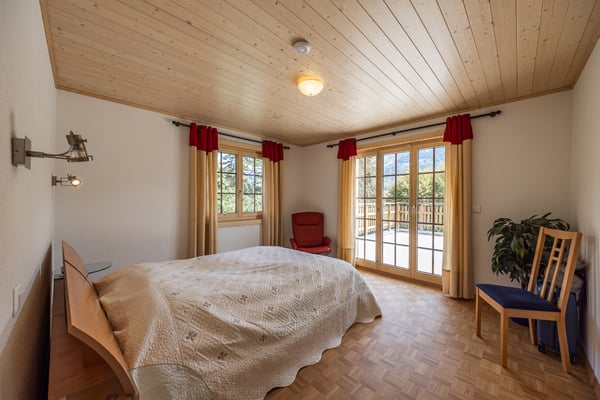 Généreux chalet au calme et avec vue panoramique 10