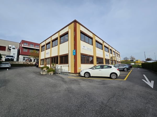 380 m2 répartis en 4 locaux commerciaux 3