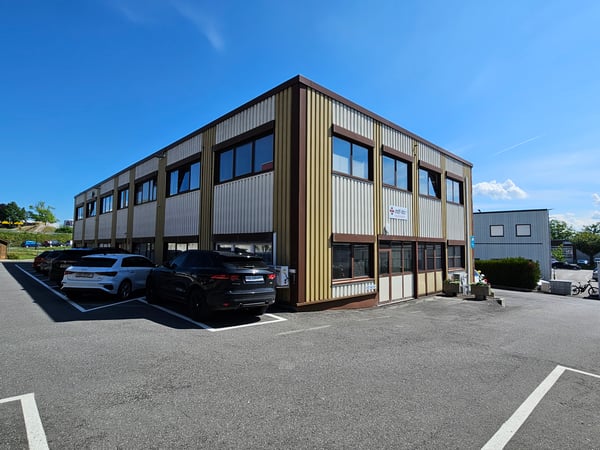 380 m2 répartis en 4 locaux commerciaux 2