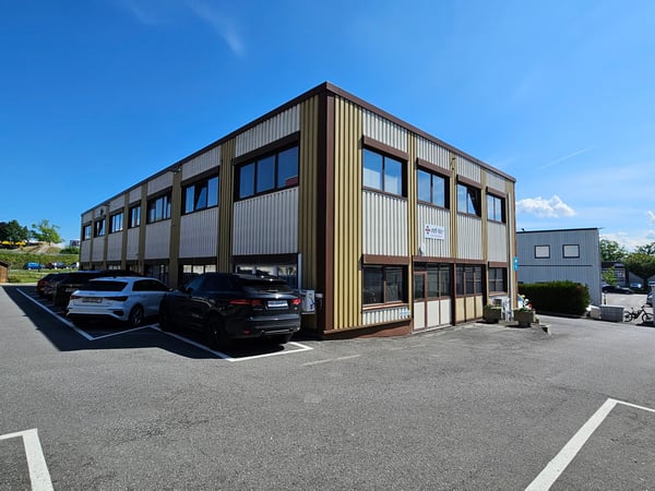 380 m2 répartis en 4 locaux commerciaux. 1