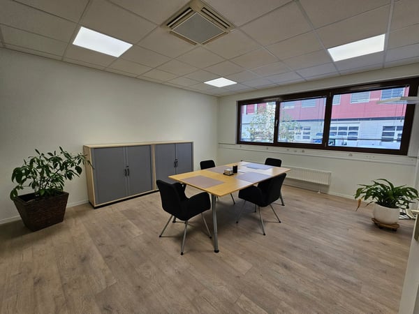 380 m2 répartis en 4 locaux commerciaux. 5