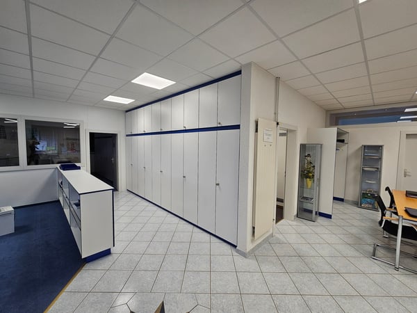 380 m2 répartis en 4 locaux commerciaux. 3