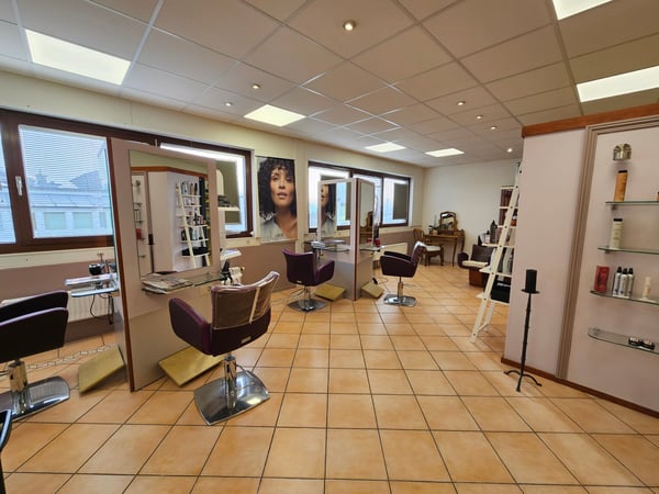 380 m2 répartis en 4 locaux commerciaux. 4
