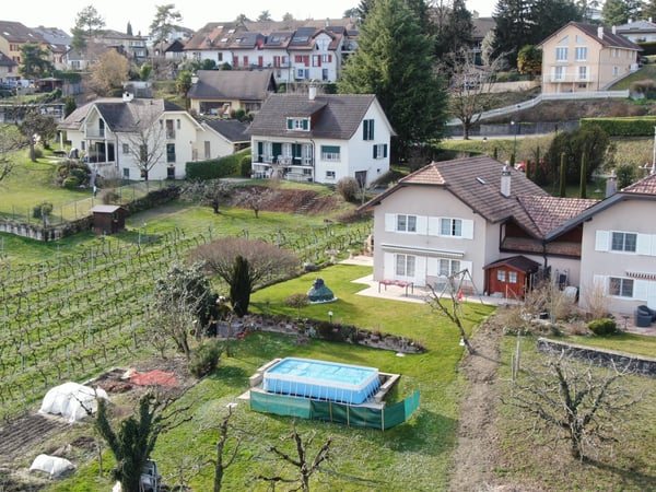 Semi-detached 6-room house with swimming pool in Echandens 1