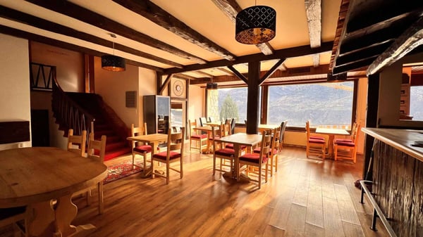 Superbe affaire, immeuble mixte avec nombreux parking ! 6