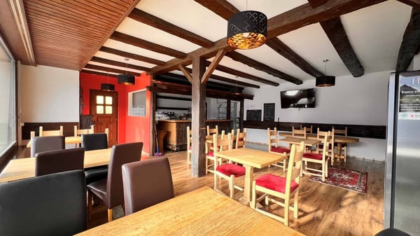 Superbe affaire, immeuble mixte avec nombreux parking ! 5