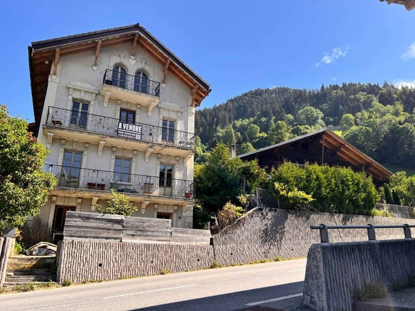 Immeuble d'habitation de deux logements à rénover 3