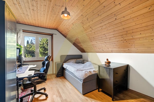 Une agréable maison entourée de verdure 8