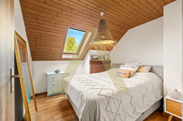 Une agréable maison entourée de verdure 7