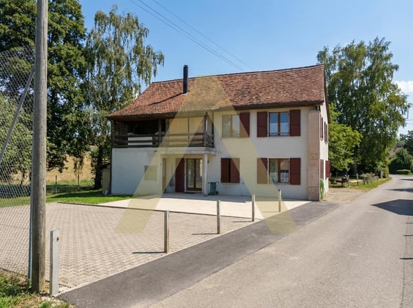 Appartement totalement rénové avec joli jardin 9