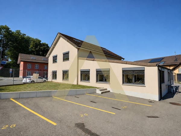 Une propriété, trois logements, de multiples possibilités 12