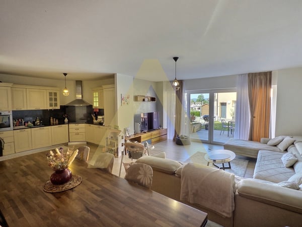 Une propriété, trois logements, de multiples possibilités 2