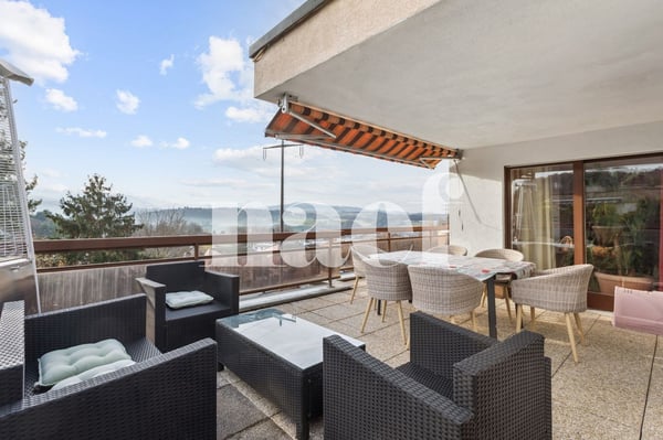 Grand appartement en attique de 7 pièces avec superbe terrasse à vendre à Villars-sur-Glâne 1