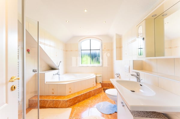 Villa contemporaine avec logement indépendant à vendre à Bourguillon 9