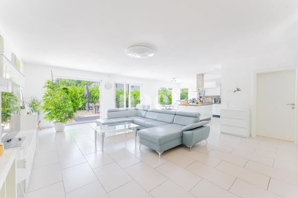 Lumineuse villa familiale de 5.5 pièces avec studio indépendant et spa 3