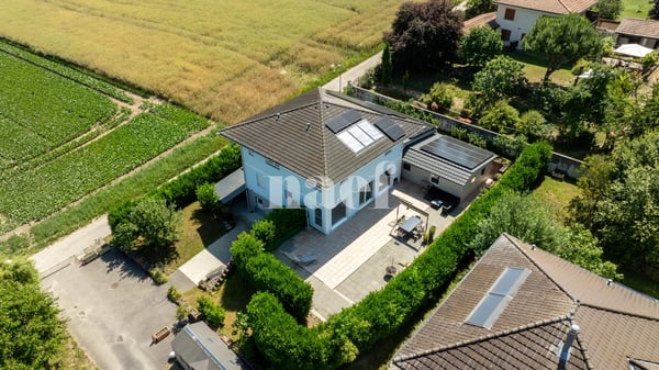 Lumineuse villa familiale de 5.5 pièces avec studio indépendant et spa 13