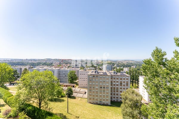 Appartement de 5 pièces au dernier étage avec un dégagement exceptionnel à vendre à Fribourg 8