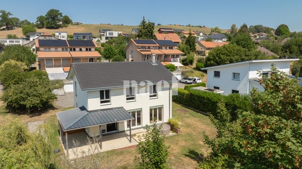 Villa individuelle de 3.5 pièces avec grande terrasse à vendre à Treyvaux 1