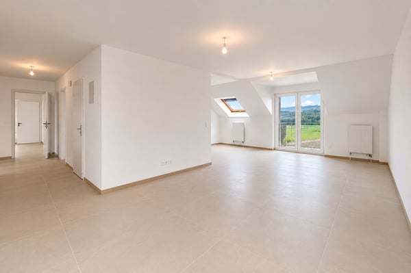 Appartement rénové de 4.5 pièces avec balcon au dernier étage à vendre à Fétigny 2