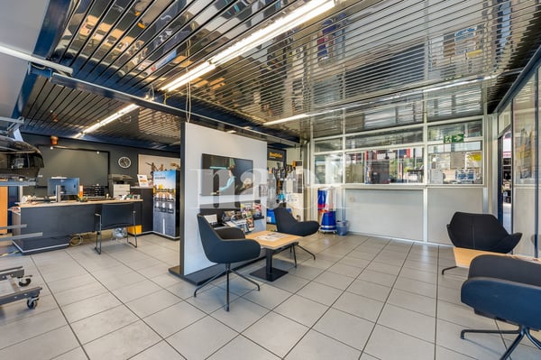 Garage avec réception, atelier et espaces de stockage à vendre à Givisiez 2