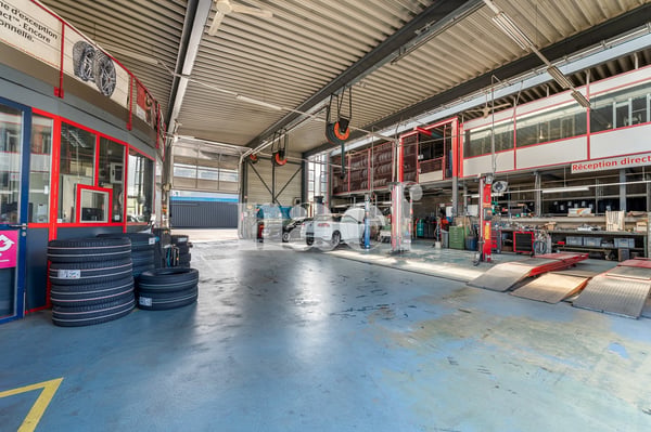 Garage avec réception, atelier et espaces de stockage à vendre à Givisiez 7
