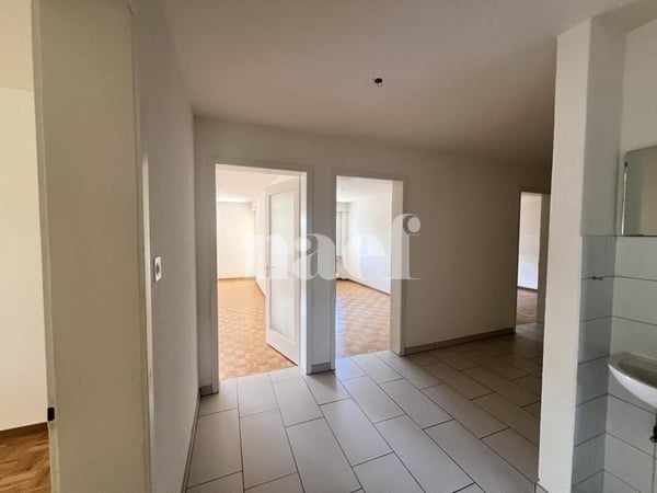 Chaleureux logement de 5 pièces situé au rez-de-chaussée de l'immeuble. 7