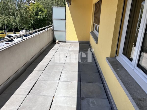 Chaleureux logement de 5 pièces situé au rez-de-chaussée de l'immeuble. 2