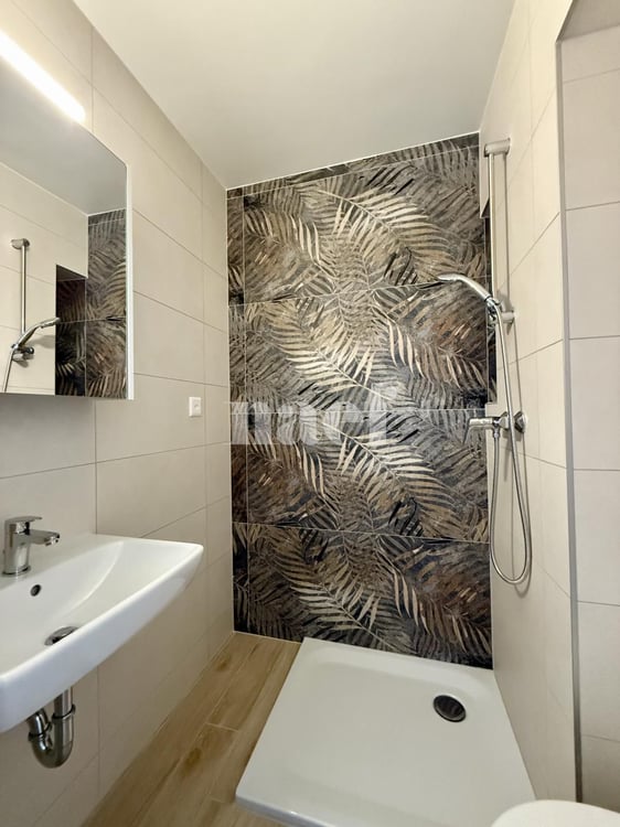 Bel appartement rénové et mansardé de 1.5 pièces au 1er étage à louer ! 8