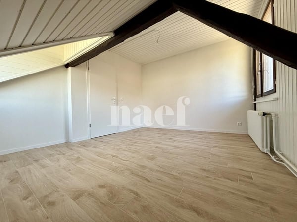 Bel appartement rénové et mansardé de 1.5 pièces au 1er étage à louer ! 6