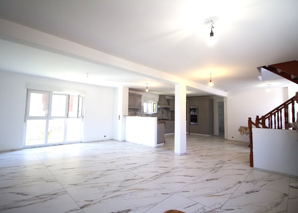 Spacieuse - Rénovée à neuf - Emplacement central- 2