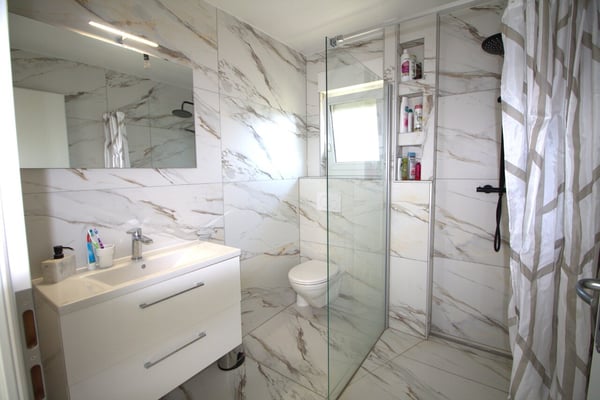 Spacieuse - Rénovée à neuf - Emplacement central- 10