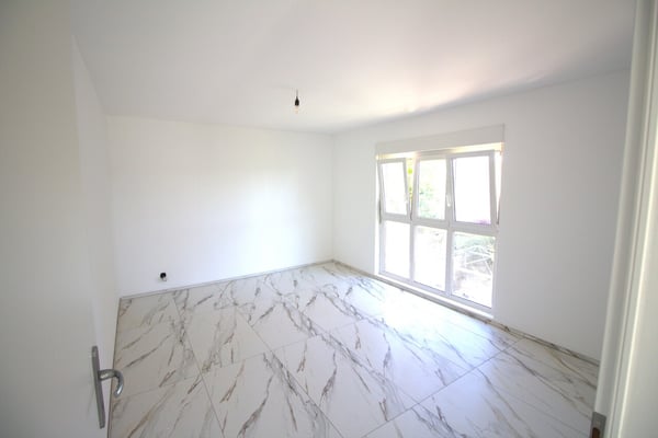 Spacieuse - Rénovée à neuf - Emplacement central- 9