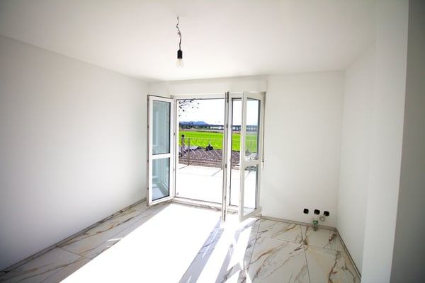 Spacieuse - Rénovée à neuf - Emplacement central- 12