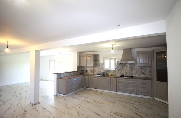 Spacieuse - Rénovée à neuf - Emplacement central- 3