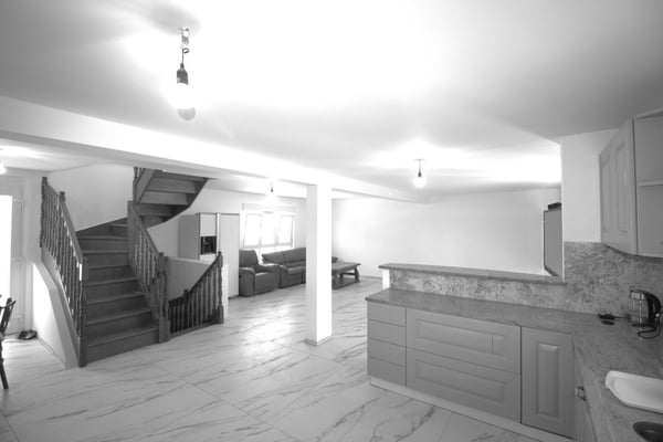 Spacieuse - Rénovée à neuf - Emplacement central- 4